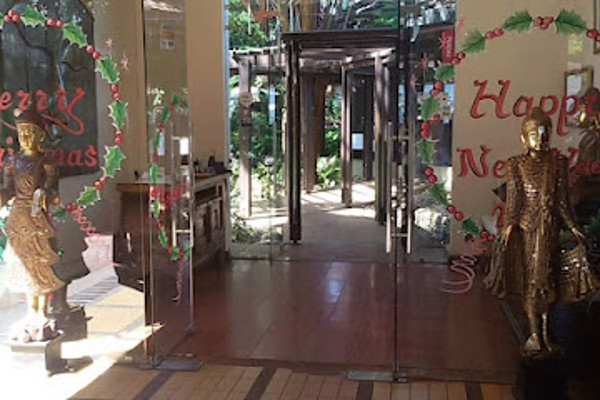 emerald garden thai restaurant yaya centre.jpg