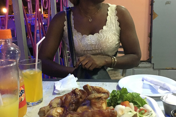 le petit cafe abidjan 4.jpg