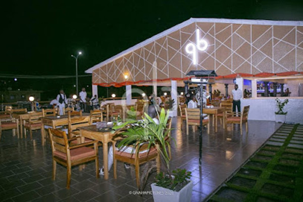 qube bar grill restaurant.jpg