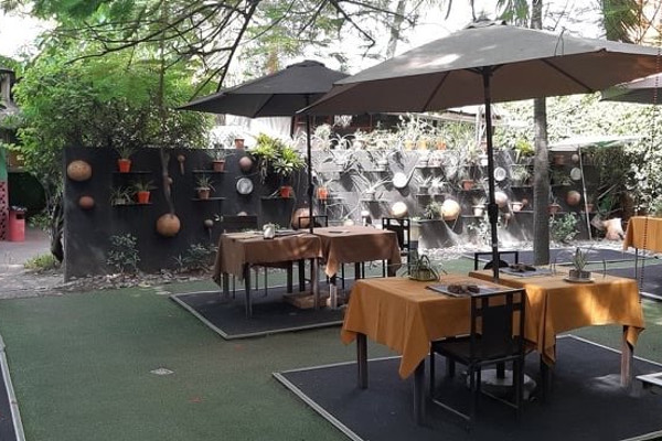 restaurant le reservoir.jpg