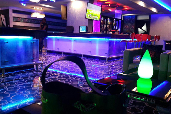 wet lounge 3.jpg