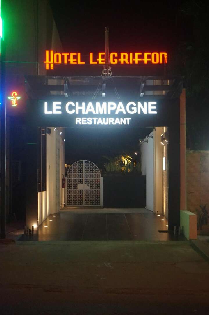 le-griffon-et-le-champagne.jpg