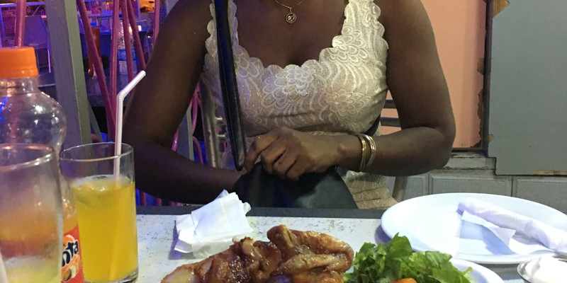 le petit cafe abidjan 4.jpg