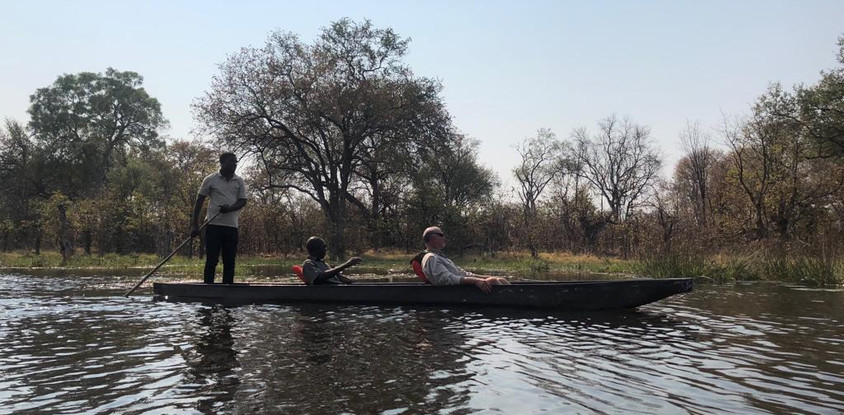 Day trip mokoro (canoe) in okavango delta, botswana