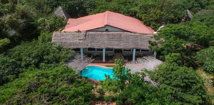 Distant Relatives Ecolodge & Backpackers