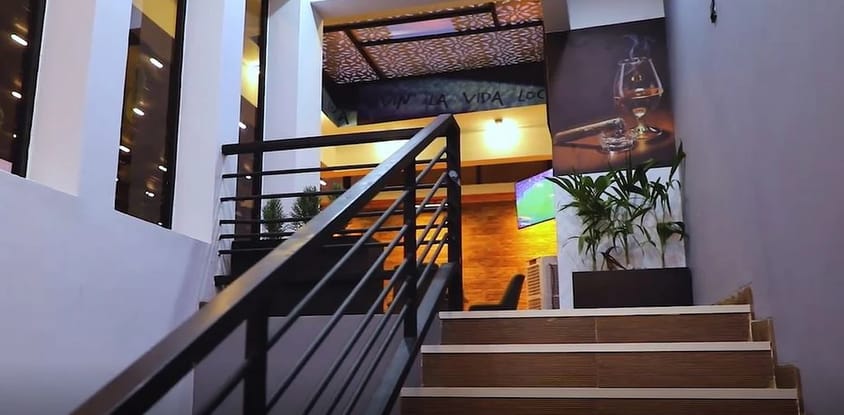 LA VIDA LOCA (HOTEL-RESTO-LOUNGE)