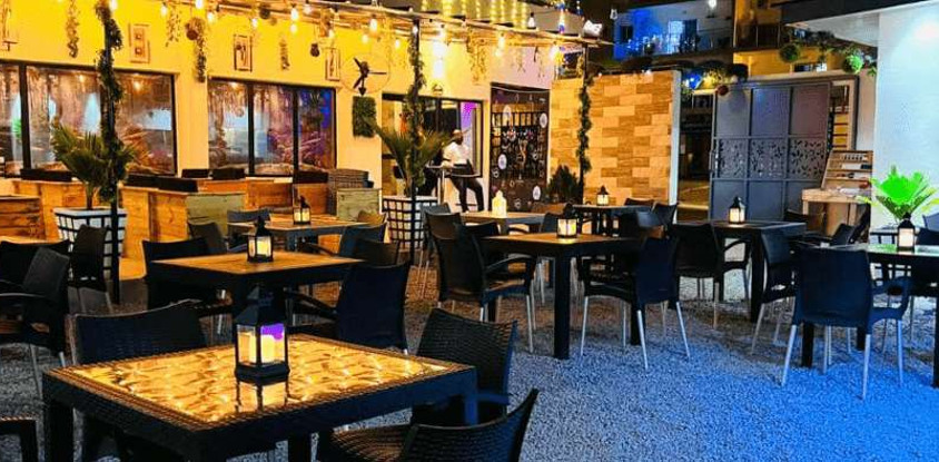 Le Eight lounge