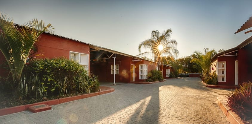 Mokoro Lodge