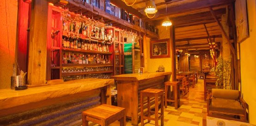 Restaurant 305 Karafuu