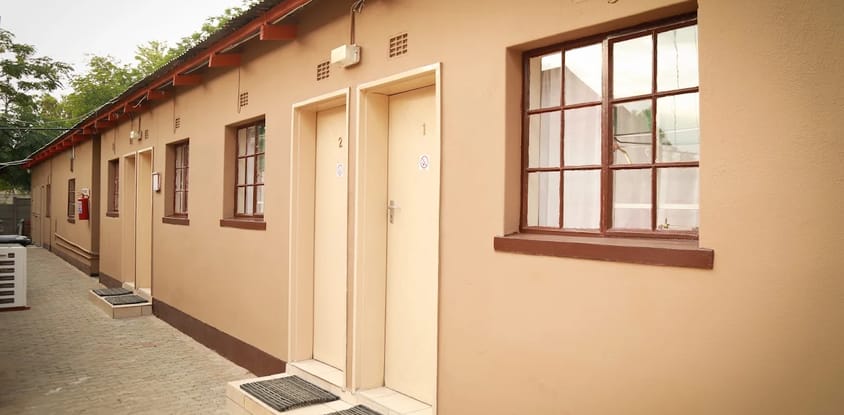 Satellite Hotel & Guest House - Rooms from P350