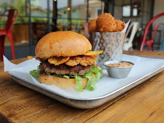 burger and relish Ex6xB.jpg