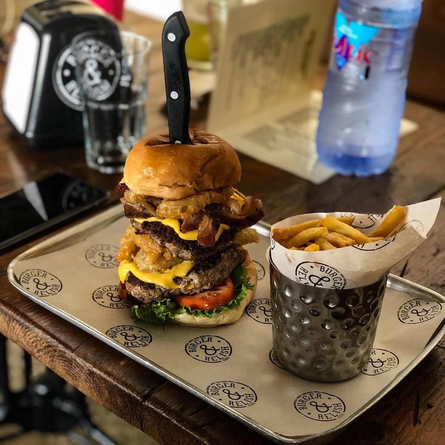 burger and relish S68MtbZ2R2.jpg