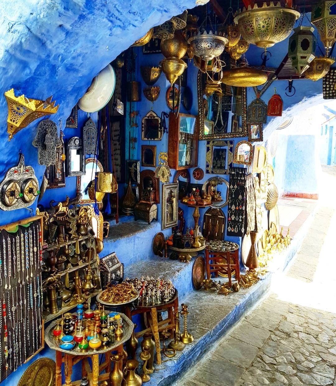 day-trip-to-the-blue-city-chefchaouen-Puyrk.jpg
