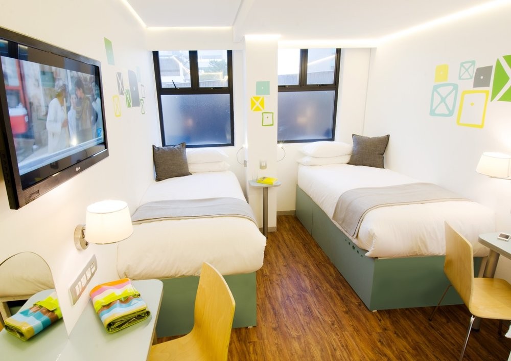 hotel-bannister-7up9V.jpg