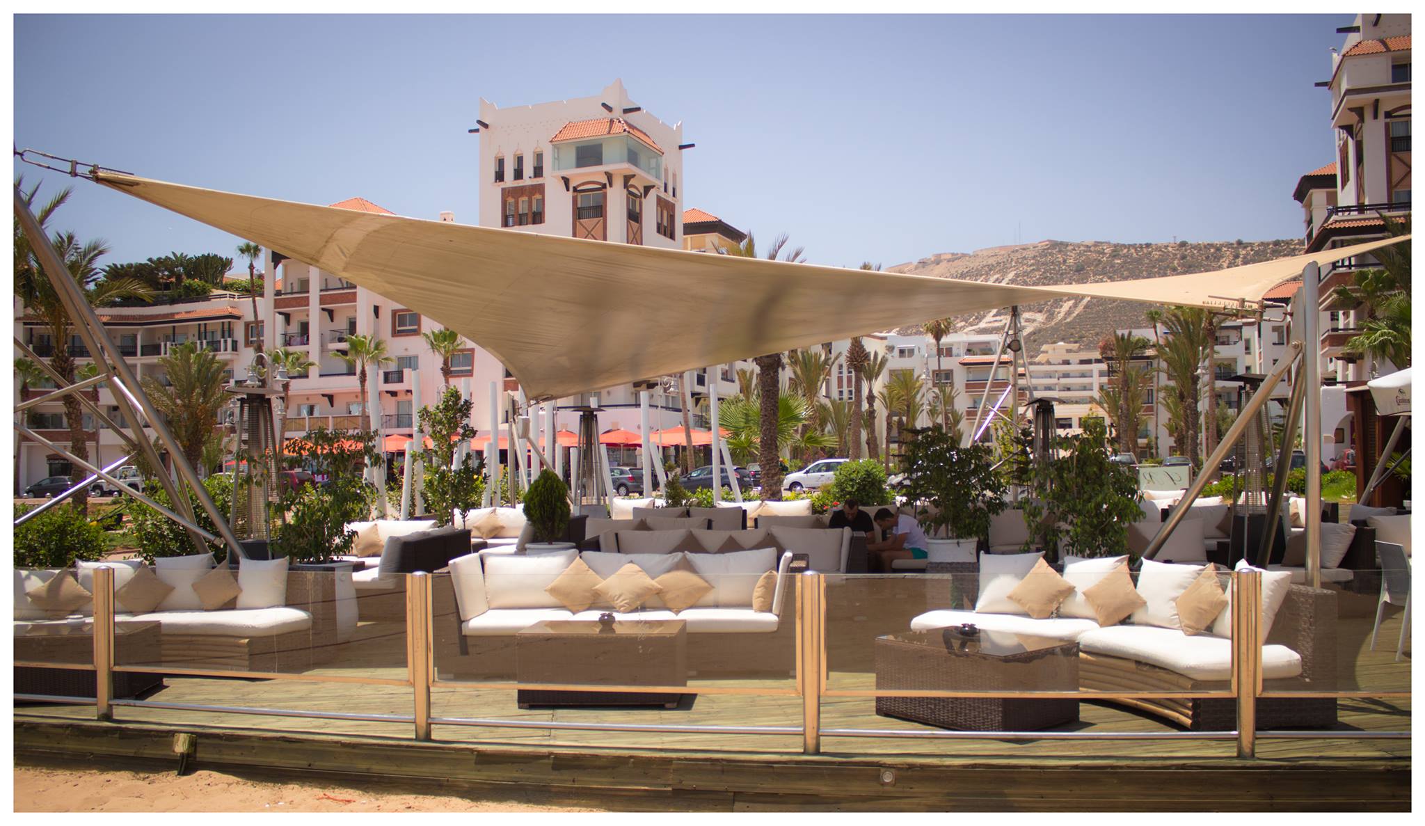 les-blancs-restaurant-bar-lounge-x5vWHPTfAm.jpg